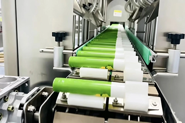 El facilitador de la fabricación flexible: cómo las etiquetadoras compactas resuelven el desafío 